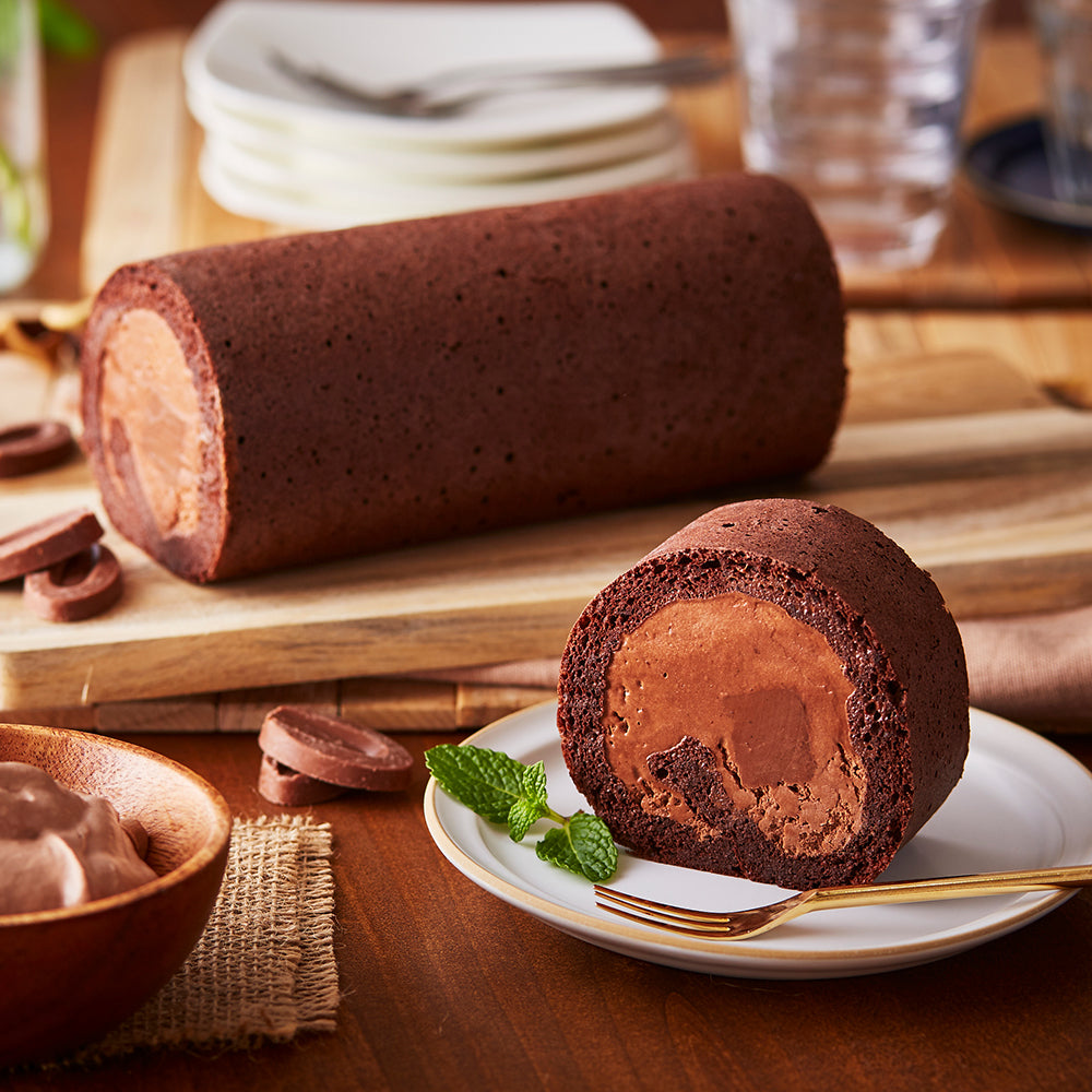 Low-carb sugar free chocolate roll cake