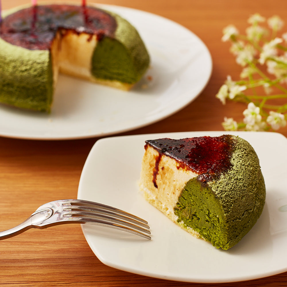 Tenku Cheesecake Rikyu Matcha with customizable printed cookie