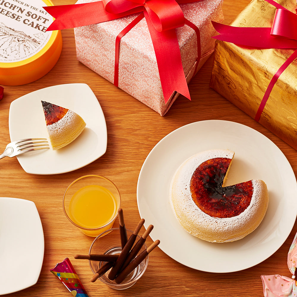 Tenku Cheesecake with printed cookie