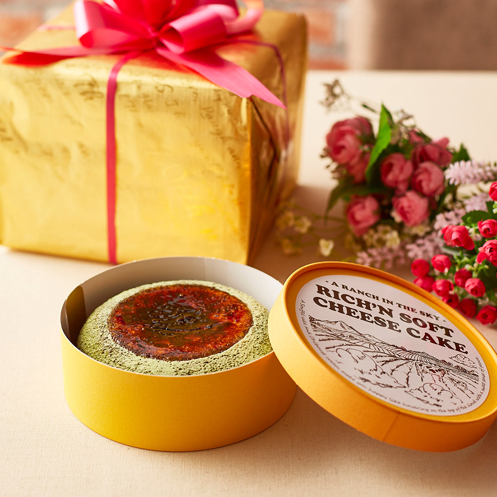 Tenku Cheesecake Rikyu Matcha with customizable printed cookie
