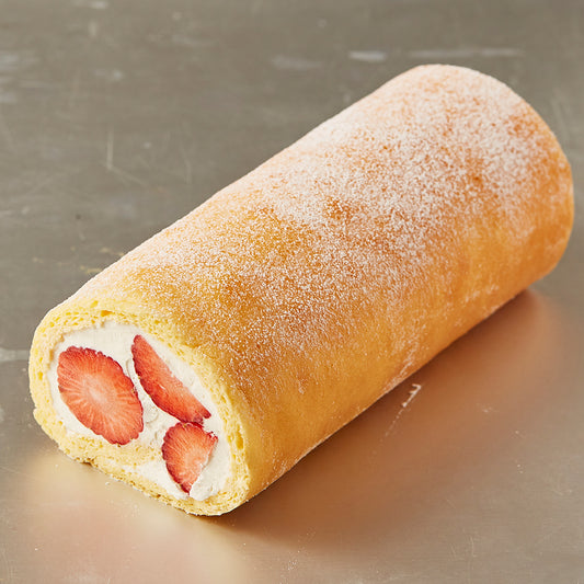 Low-carb strawberry roll cake