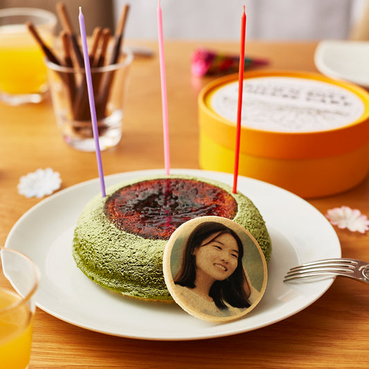 Tenku Cheesecake Rikyu Matcha with customizable printed cookie