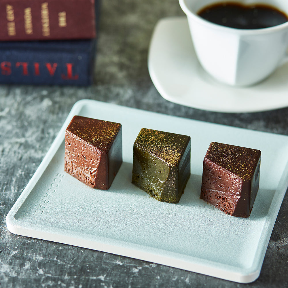 Terrine chocolate cubes (assortment: chocolate, tonka beans, matcha)